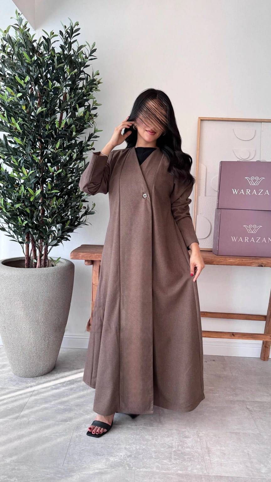 عباية ربع كلوش جوخ بتصميم أنيق