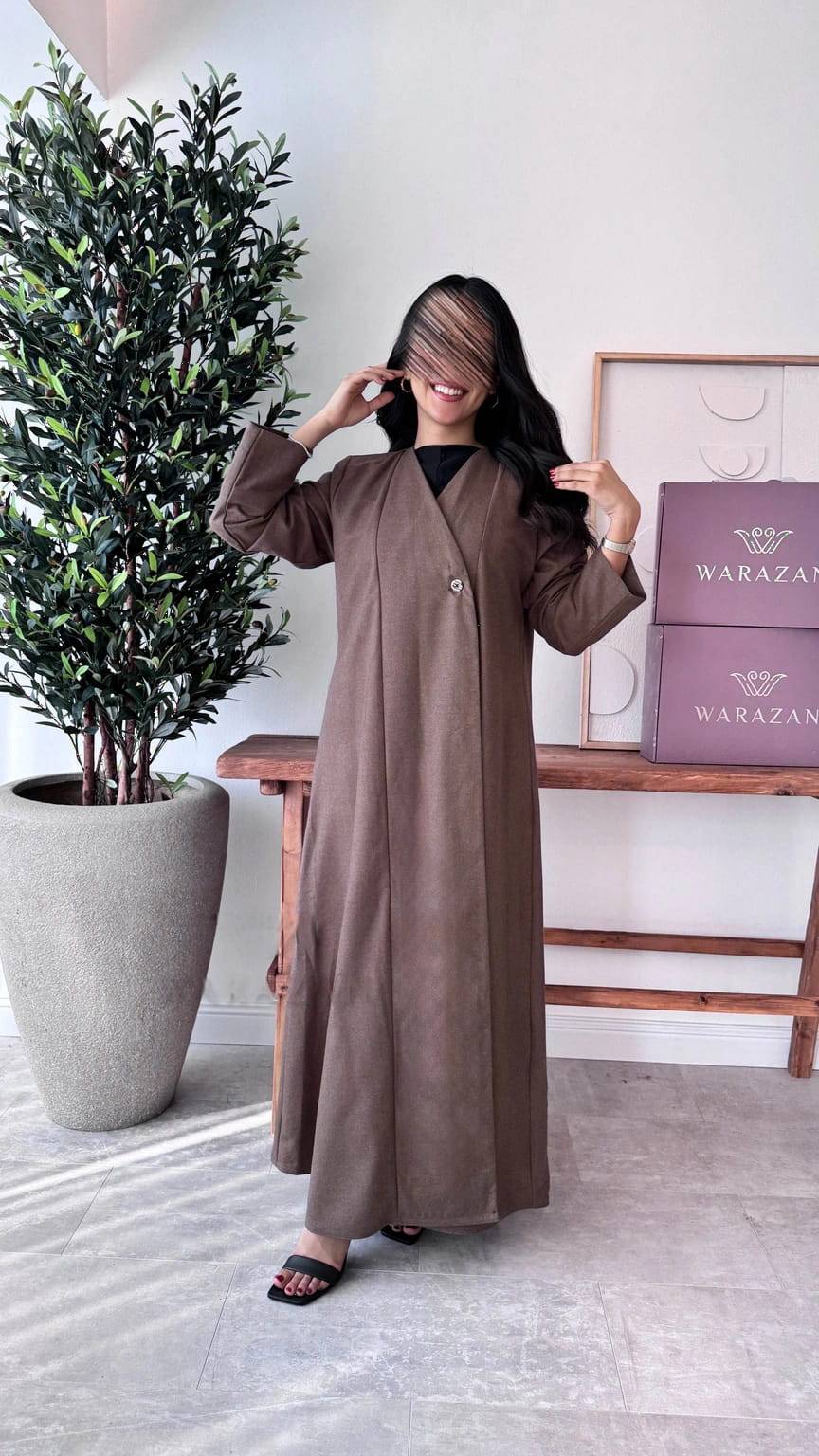 عباية ربع كلوش جوخ بتصميم أنيق