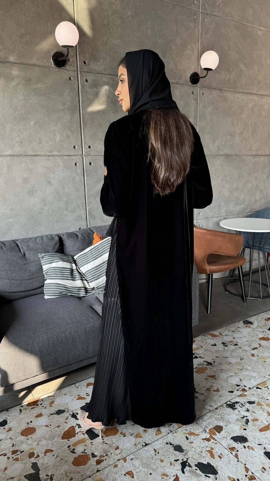 عباية شتوية مخملية دبل كلوش بكسرات مع حجاب أسود وكحلي