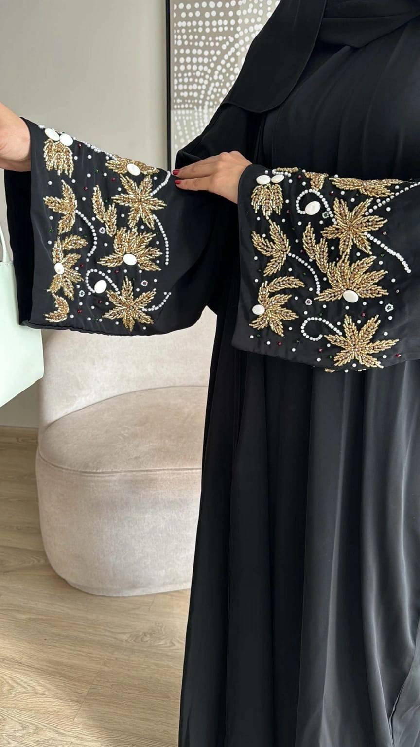 عباية سهرة فخمة بتطريز على الأكمام للمناسبات الخاصة