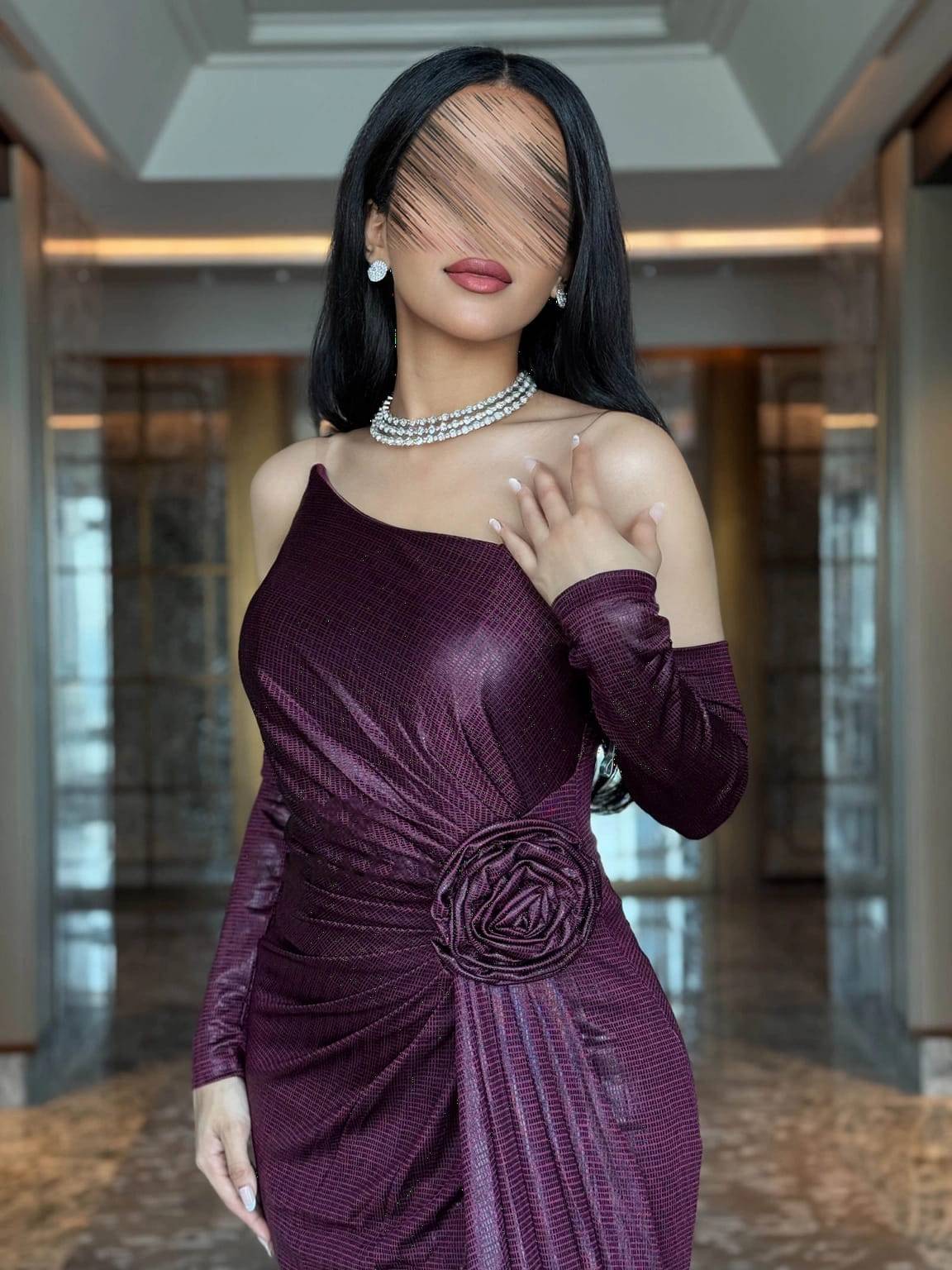 فستان سهرة ماسك بتخيلة وردة عند الخصر أكمام طويلة