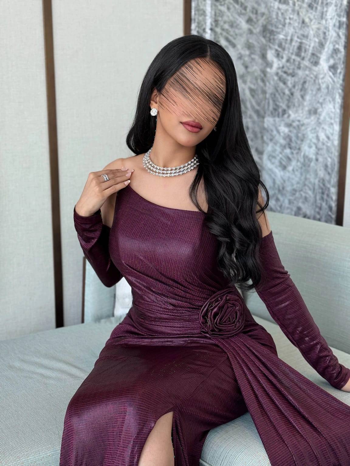 فستان سهرة ماسك بتخيلة وردة عند الخصر أكمام طويلة