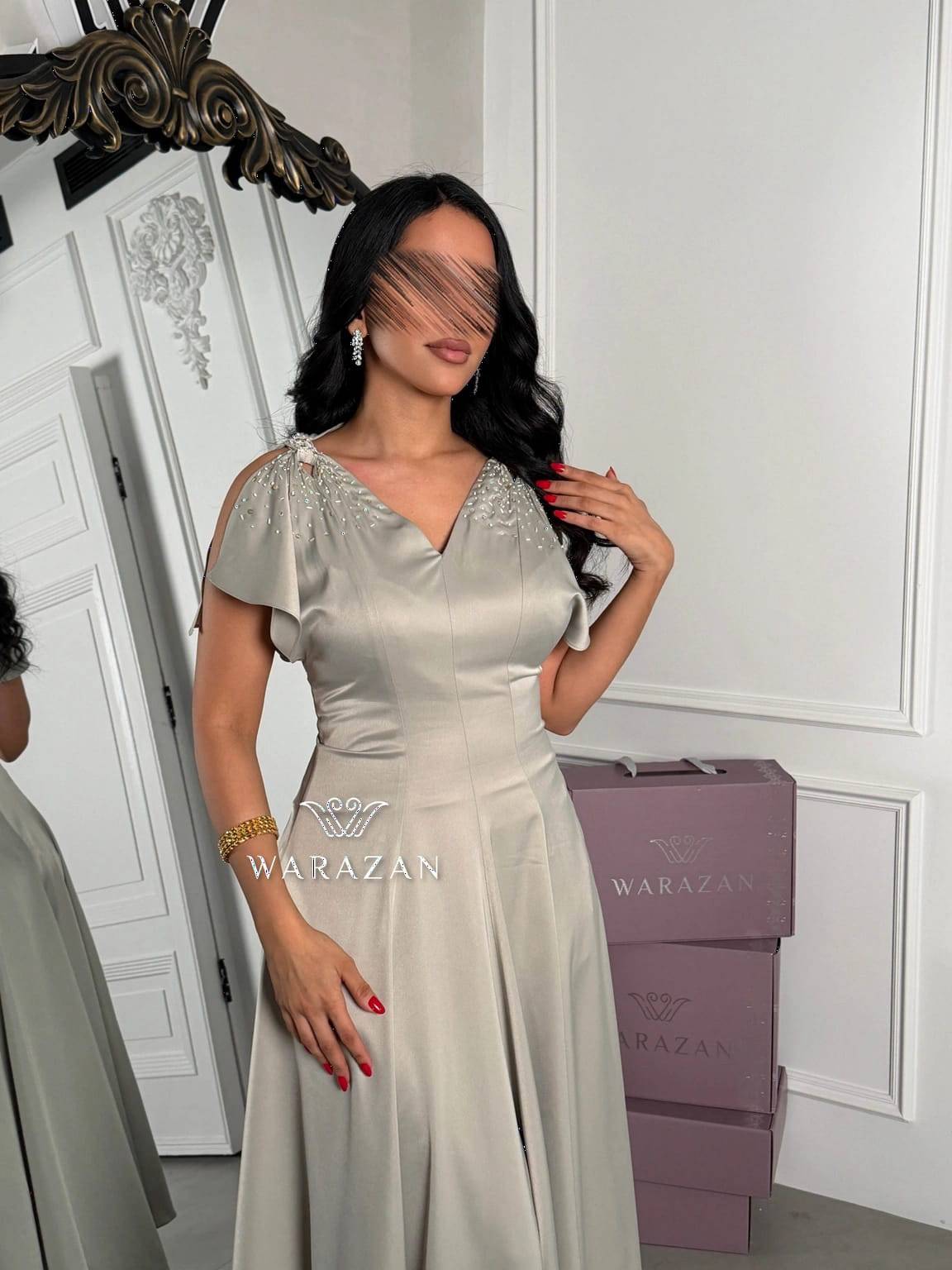 فستان حرير ميدي ناعم بخرز على الكتف