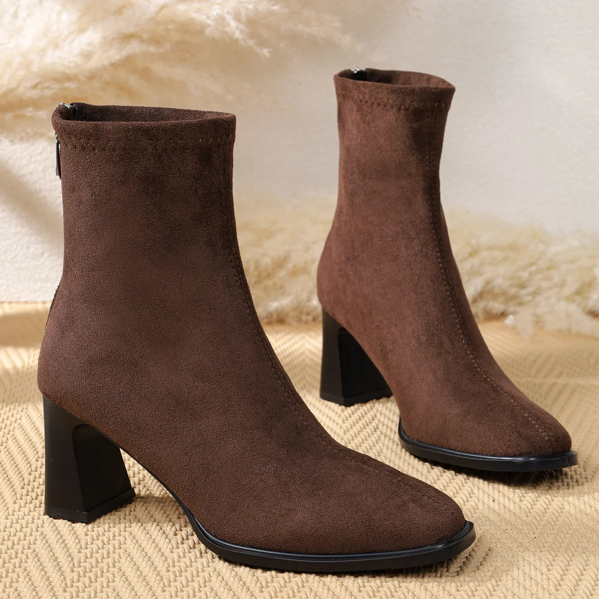 Damen Stiefeletten aus Wildleder mit Blockabsatz und Reißverschluss