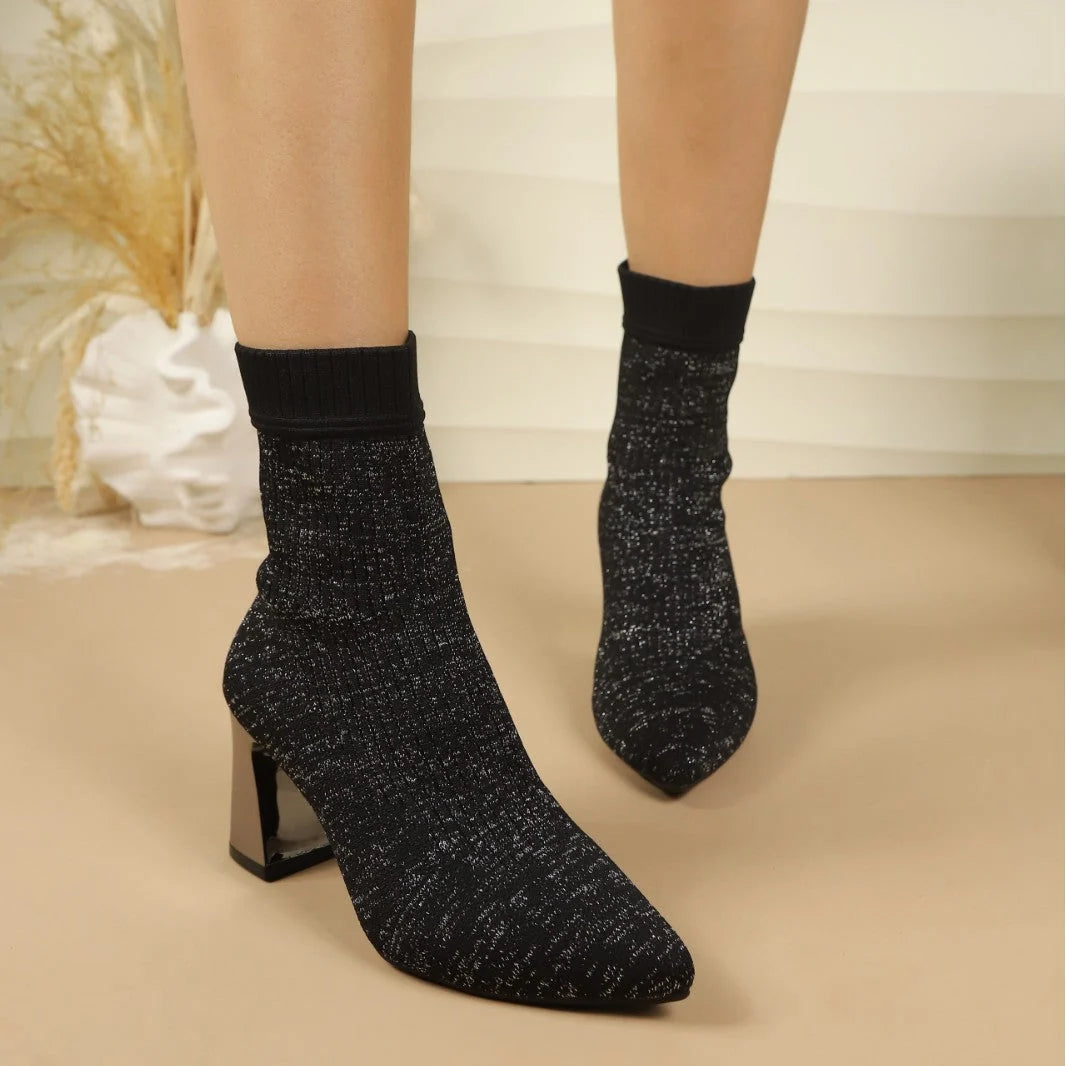 Damen Strumpfstiefeletten mit Blockabsatz und Rippstruktur