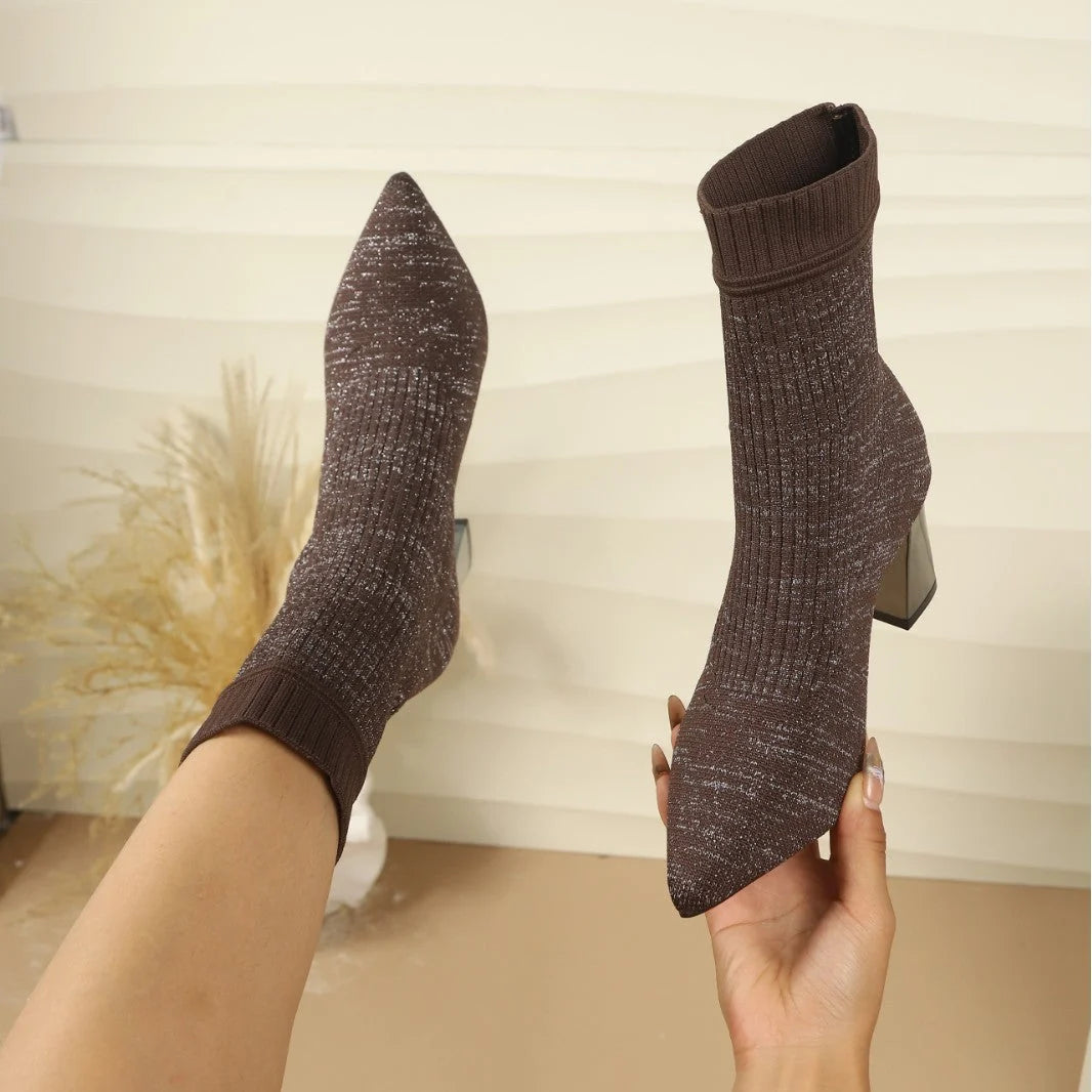 Damen Strumpfstiefeletten mit Blockabsatz und Rippstruktur