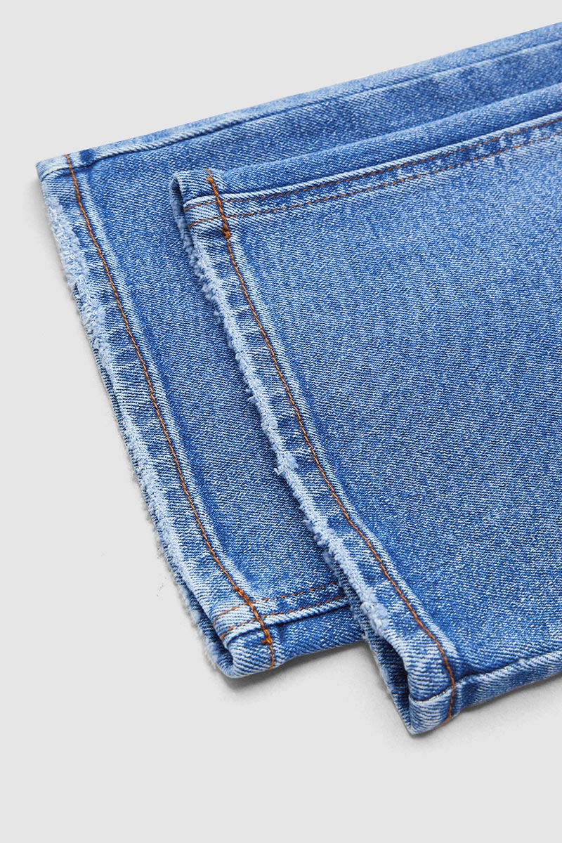 Jeans mit mittelhohem Bund und gerader Passform