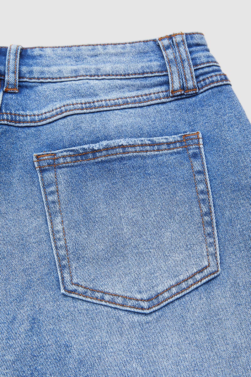 Jeans mit mittelhohem Bund und gerader Passform
