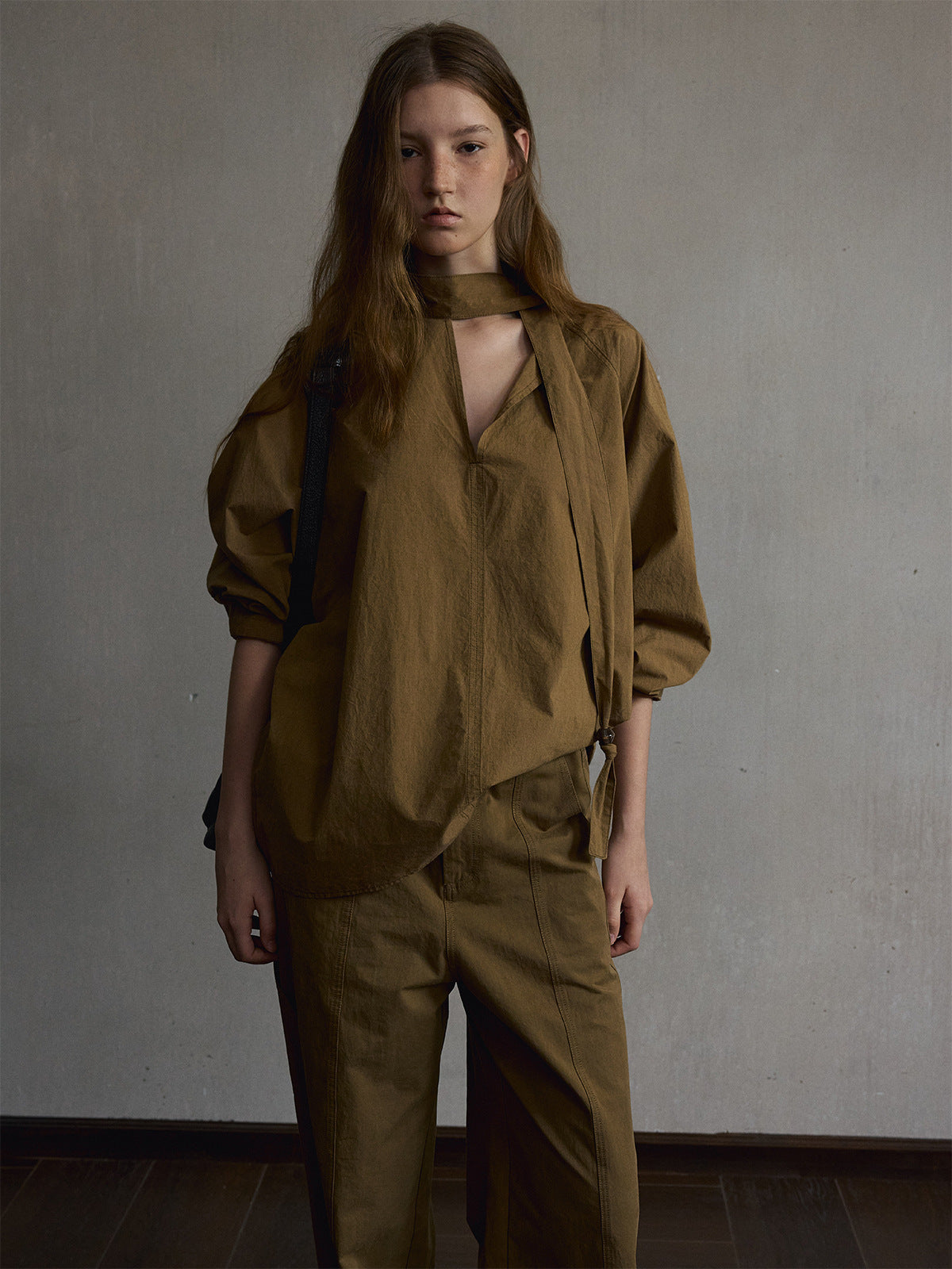 Kenzuu Damen Baumwollbluse mit Schalkragen und V-Ausschnitt M63561