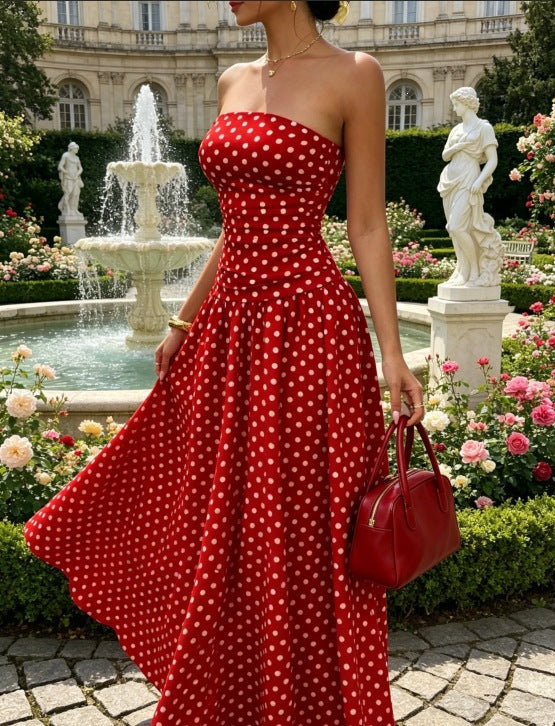 Trägerloses Polka-Dot-Midikleid mit Raffung und A-Linie