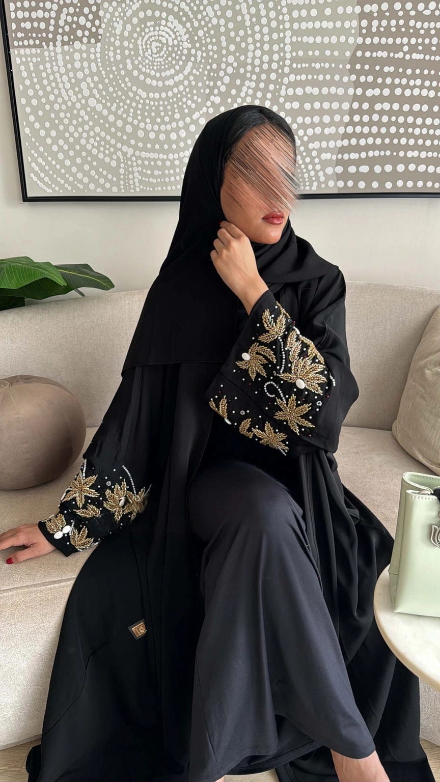 عباية سهرة فخمة بتطريز على الأكمام للمناسبات الخاصة