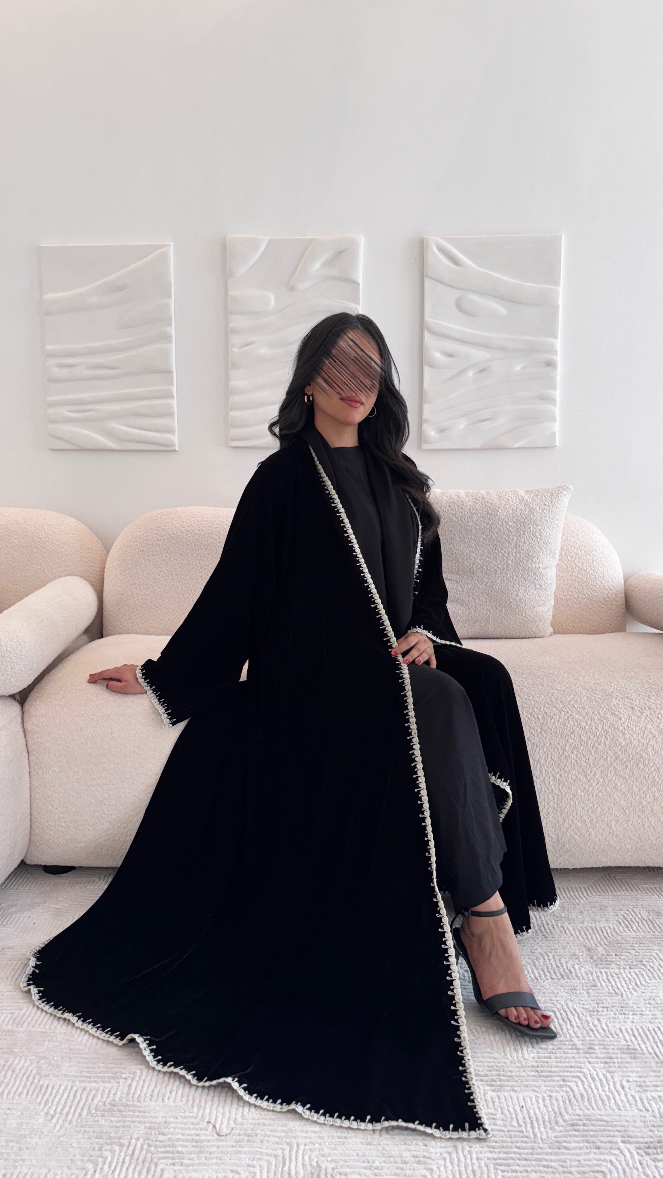 عباية مخمل نسائية فاخرة بتصميم شك خيط أنيق نص كلوش