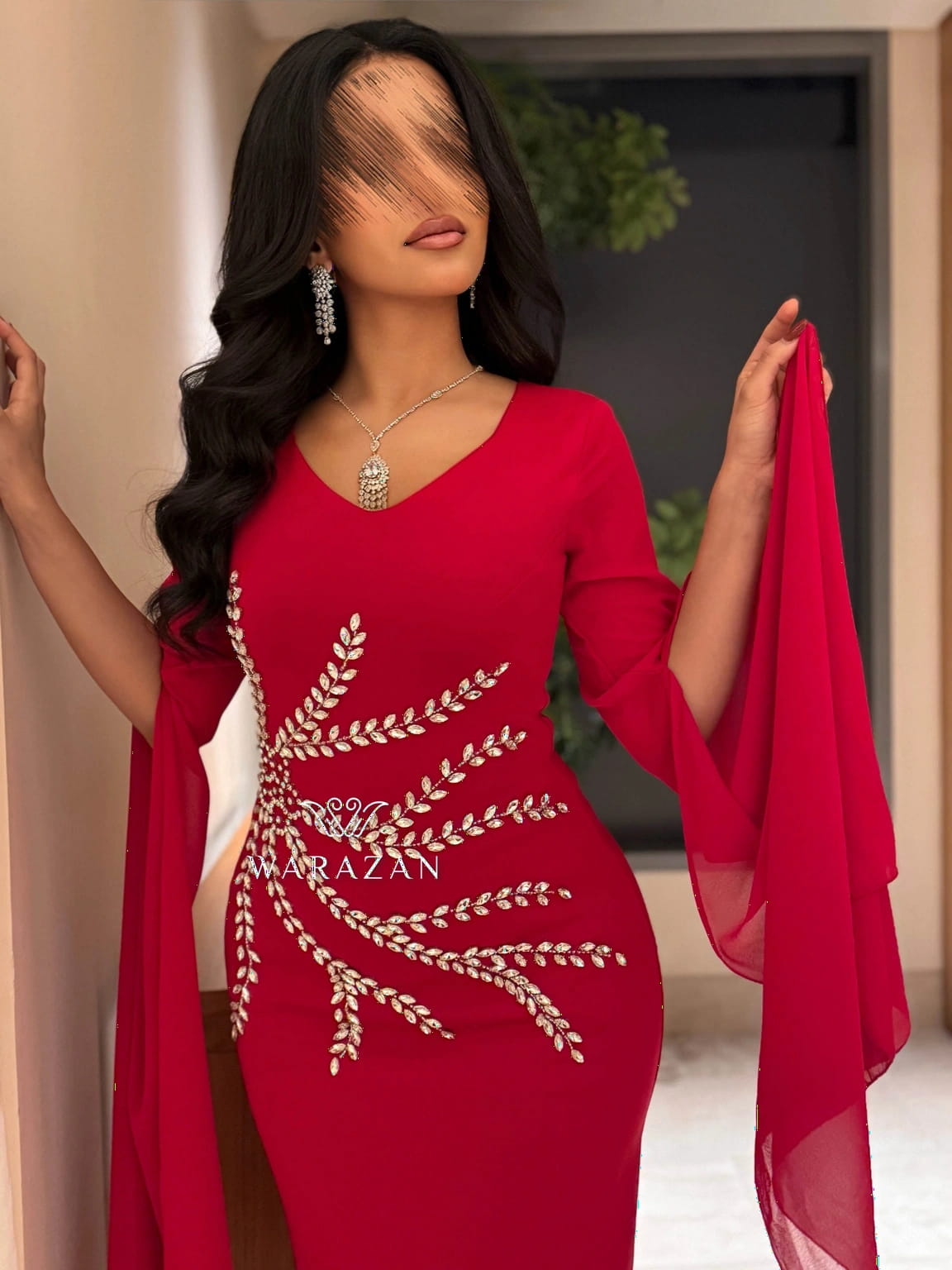 فستان سهرة ماسك بأكمام طويلة