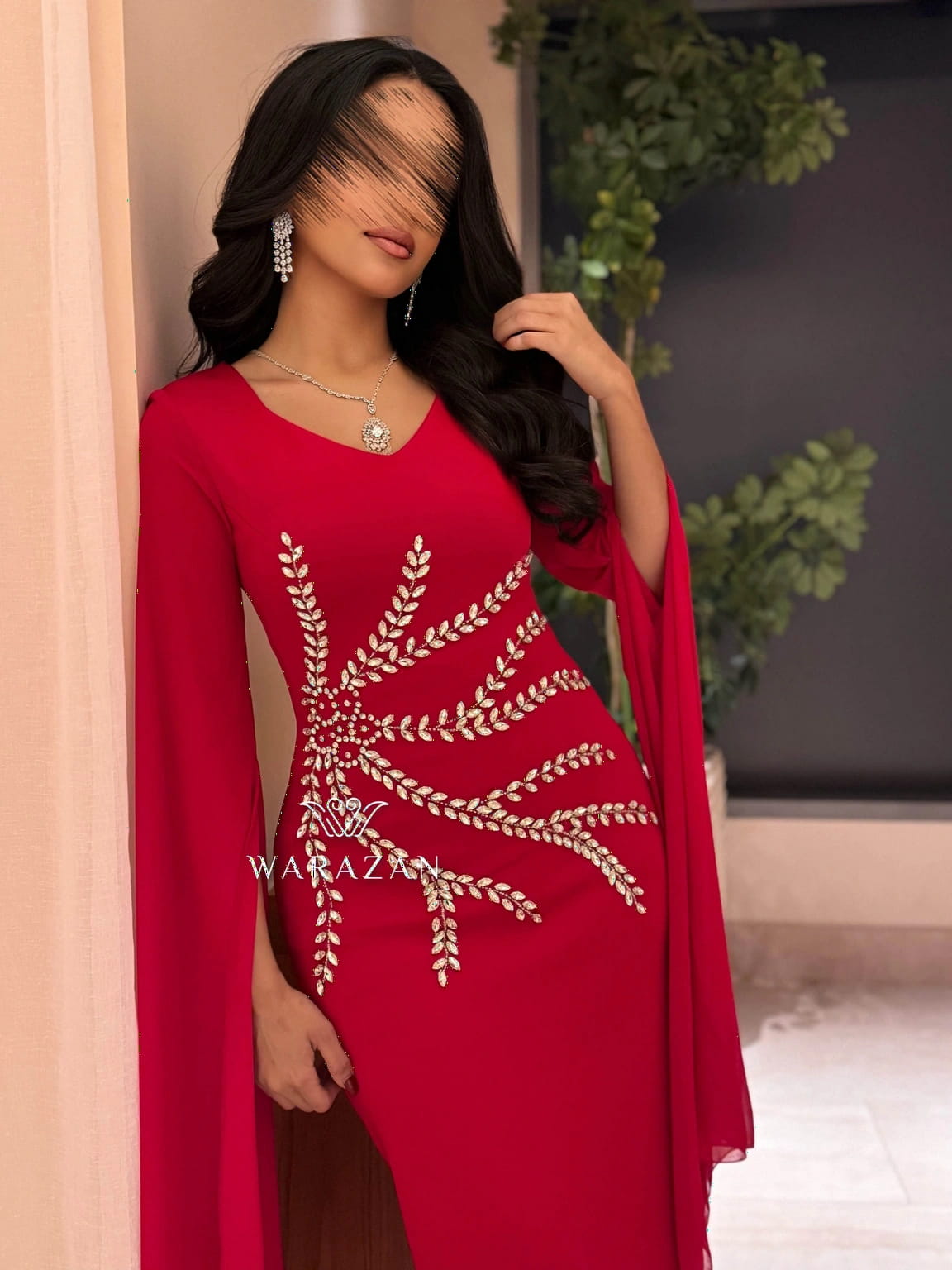 فستان سهرة ماسك بأكمام طويلة