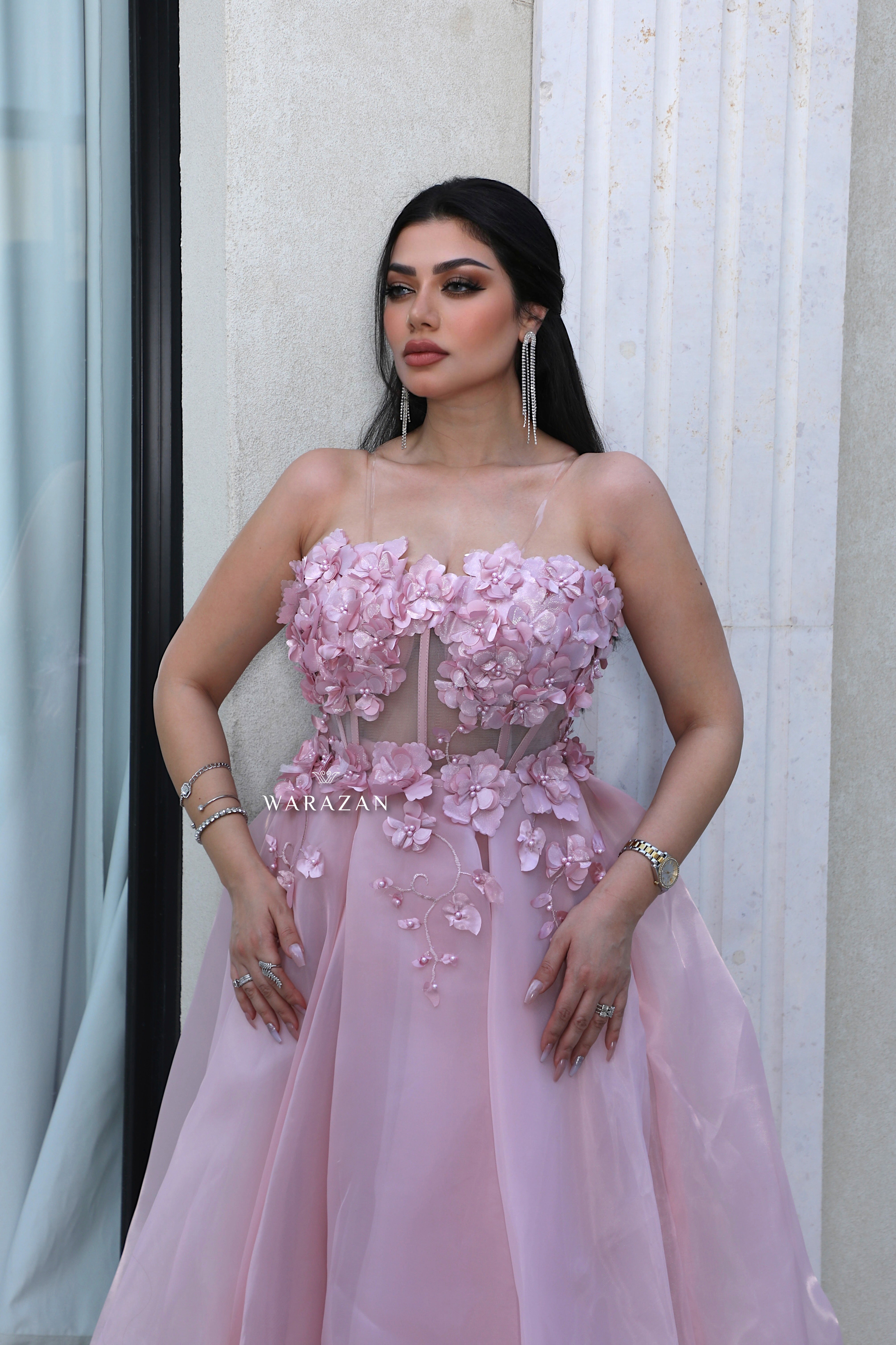 فستان سهرة دبل كلوش طويل بلمسة اورجنزا موردة