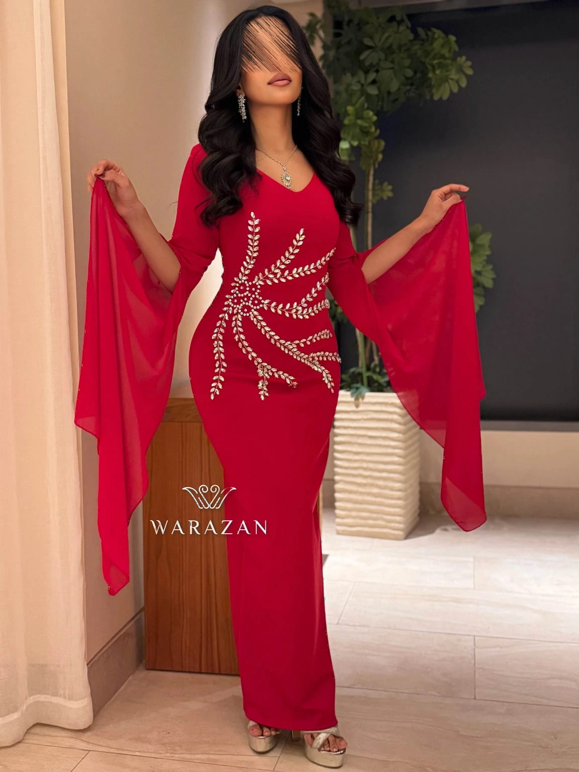 فستان سهرة ماسك بأكمام طويلة