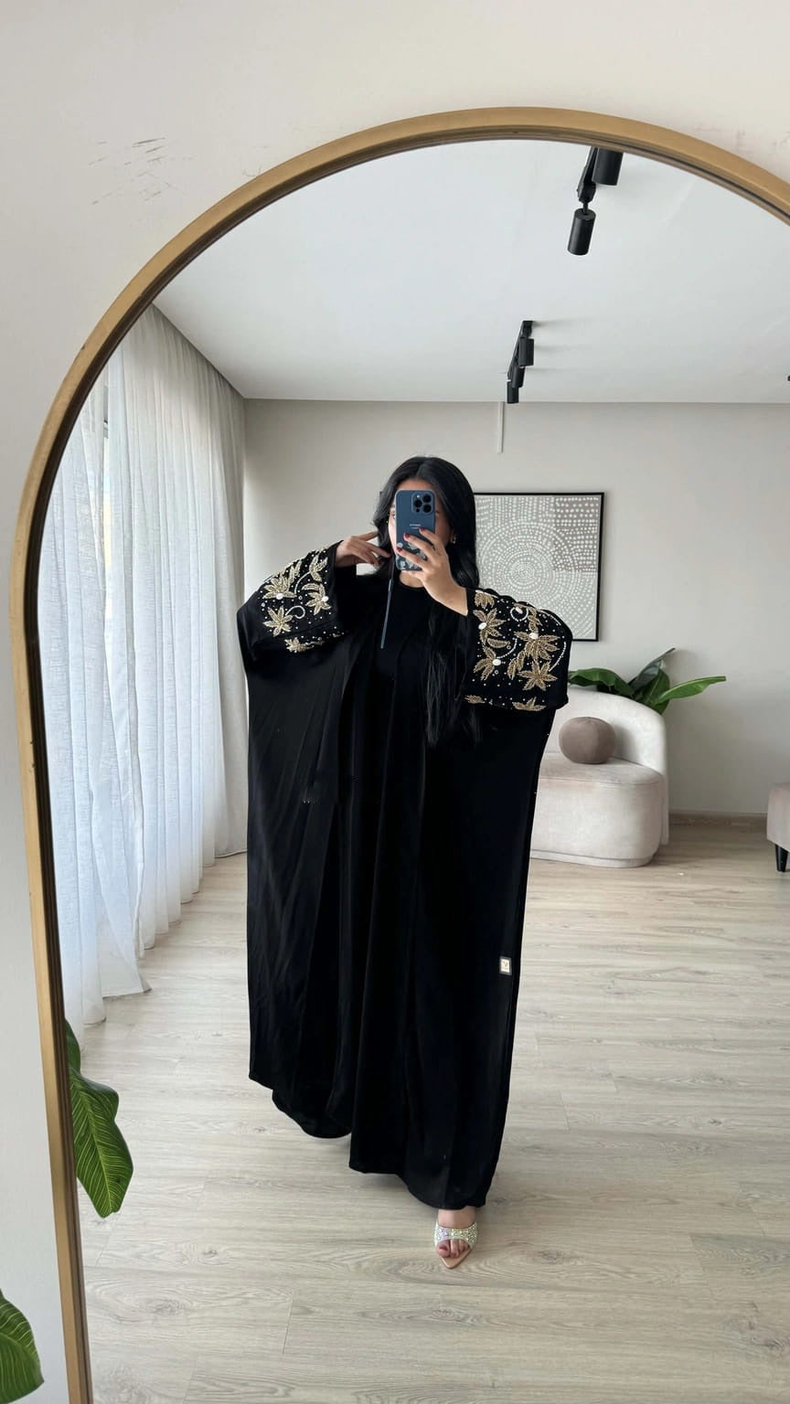 عباية سهرة فخمة بتطريز على الأكمام للمناسبات الخاصة