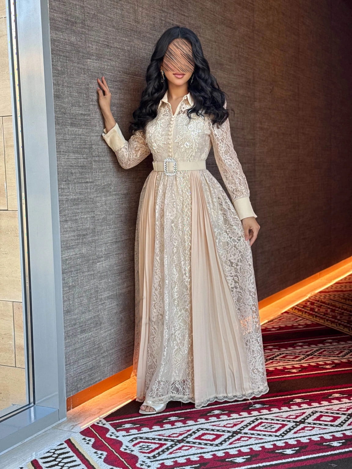 فستان ملكي بكسرات وحزام من الخصر