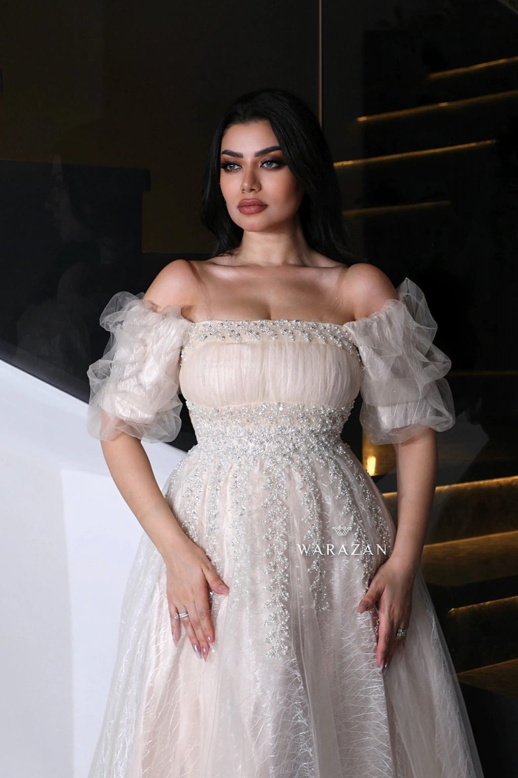 فستان سهرة ميد بأكمام بف وتصميم من التول الملكي
