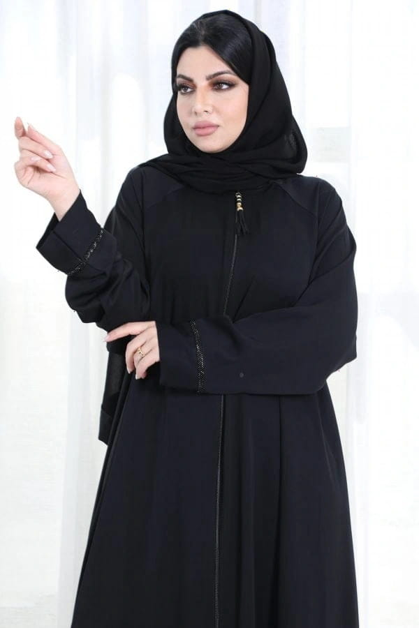 عباية رسمية ناعمة بفتحة أمامية كاملة وسحاب مخفي أسود