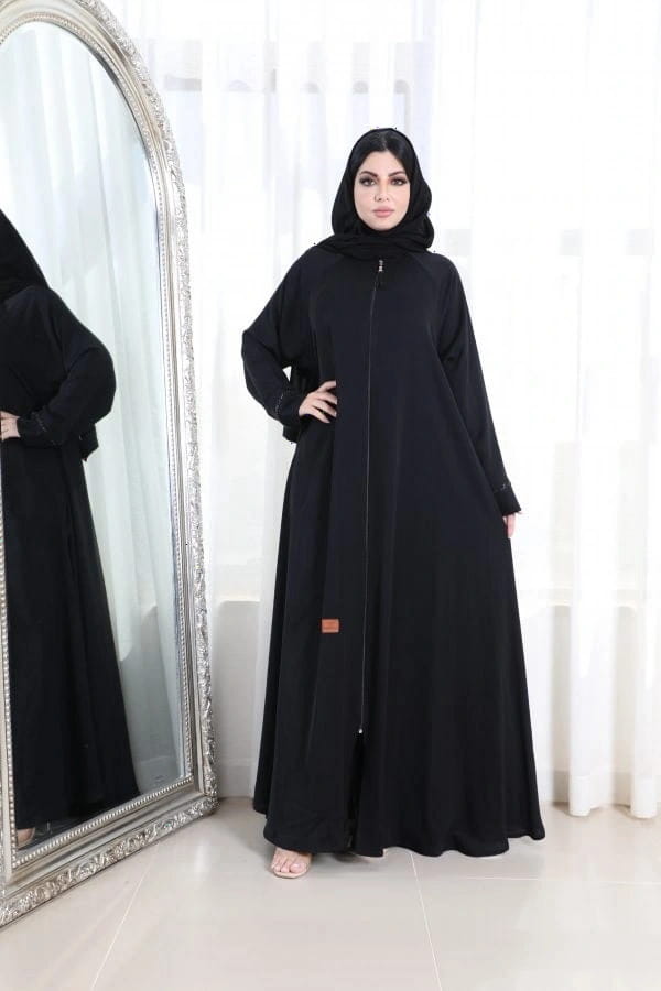 عباية رسمية ناعمة بفتحة أمامية كاملة وسحاب مخفي أسود