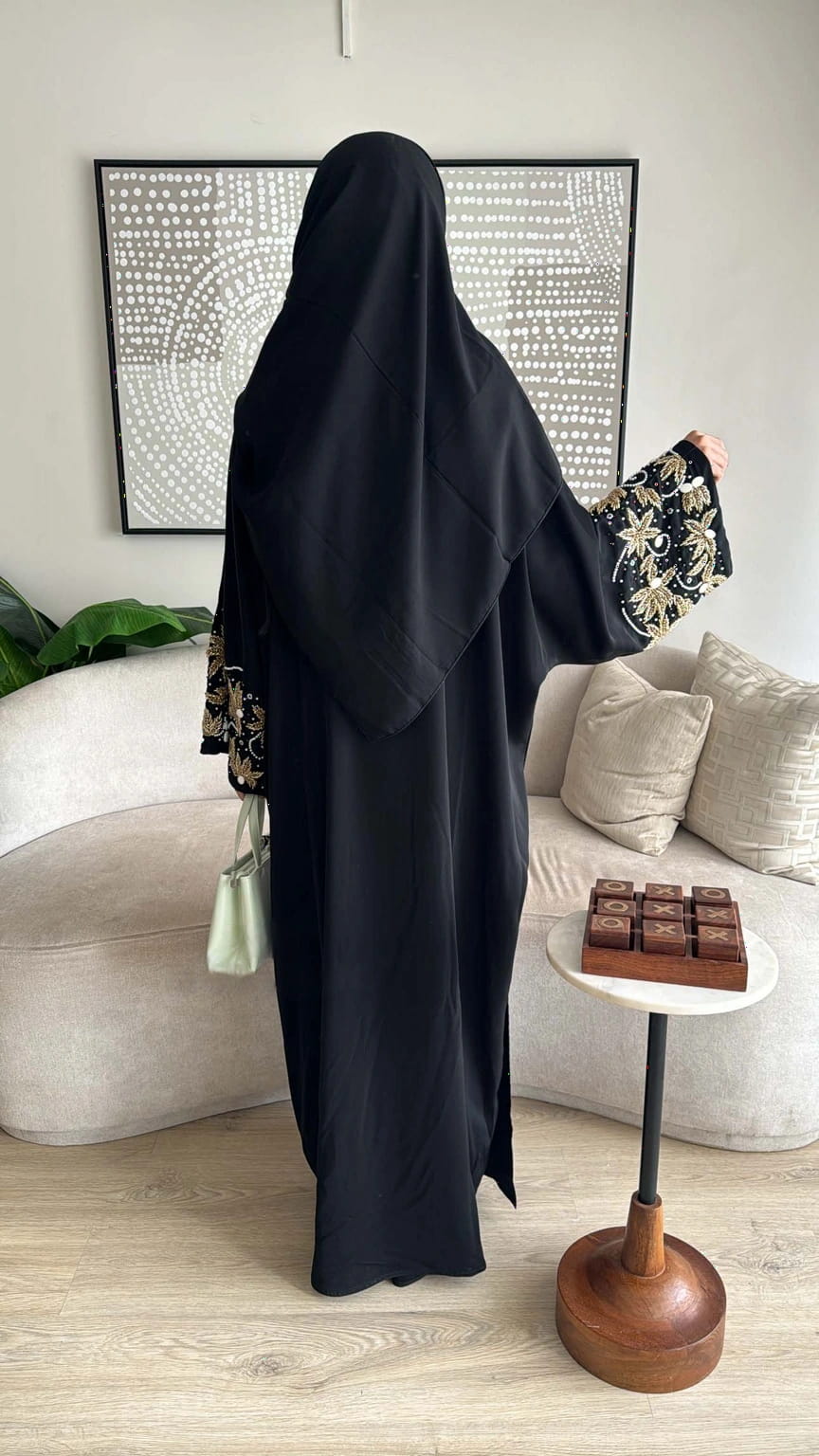 عباية سهرة فخمة بتطريز على الأكمام للمناسبات الخاصة