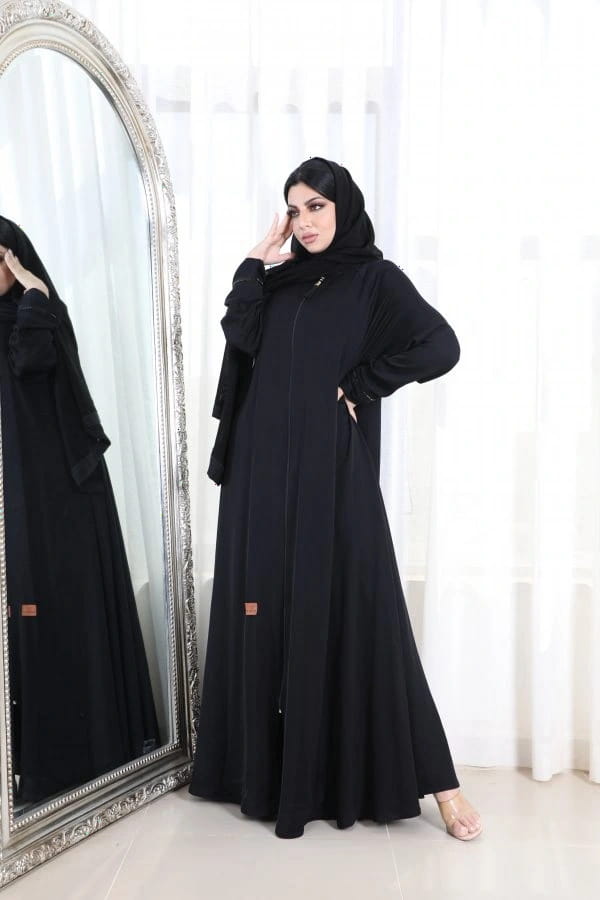 عباية رسمية ناعمة بفتحة أمامية كاملة وسحاب مخفي أسود