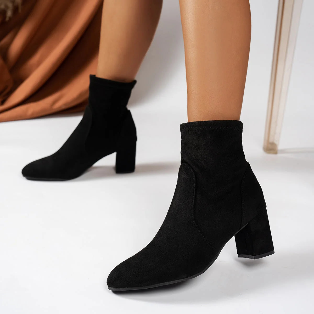Damen Stiefeletten aus Wildleder mit Blockabsatz