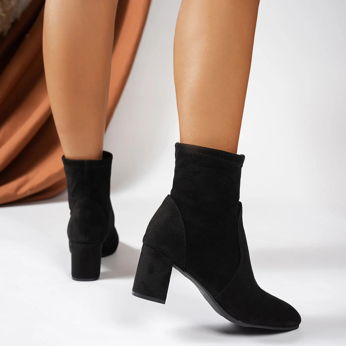 Damen Stiefeletten aus Wildleder mit Blockabsatz