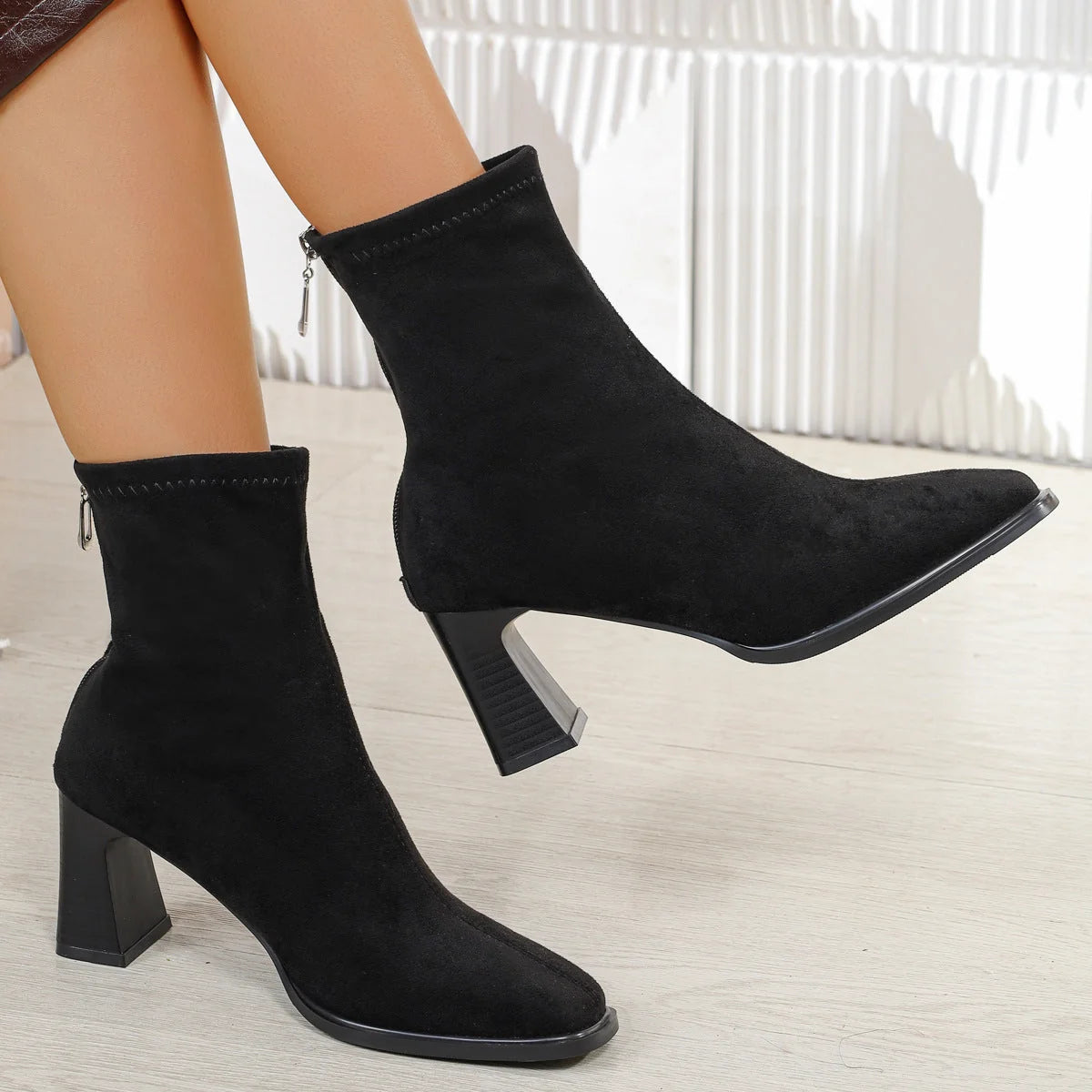 Damen Stiefeletten aus Wildleder mit Blockabsatz und Reißverschluss