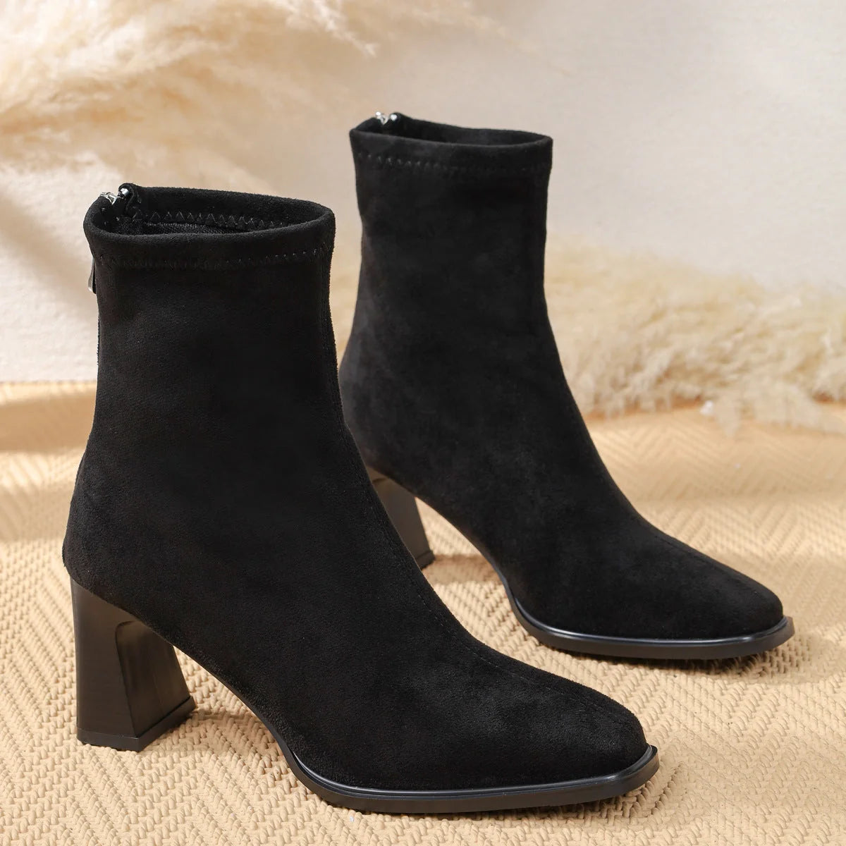 Damen Stiefeletten aus Wildleder mit Blockabsatz und Reißverschluss