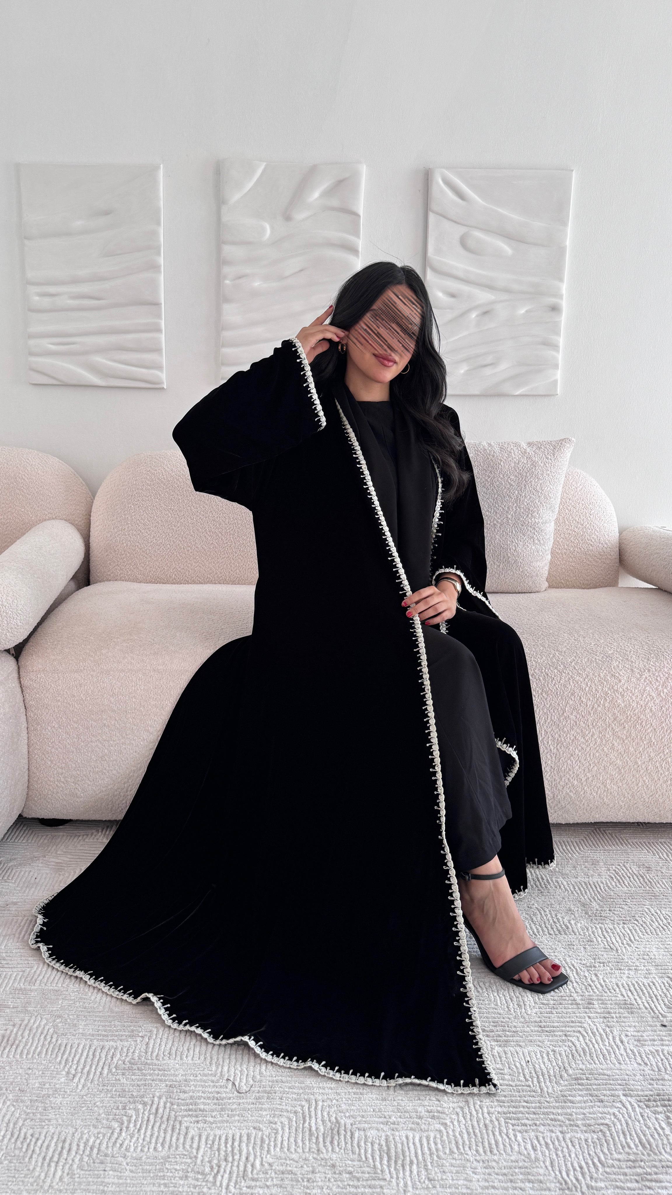 عباية مخمل نسائية فاخرة بتصميم شك خيط أنيق نص كلوش