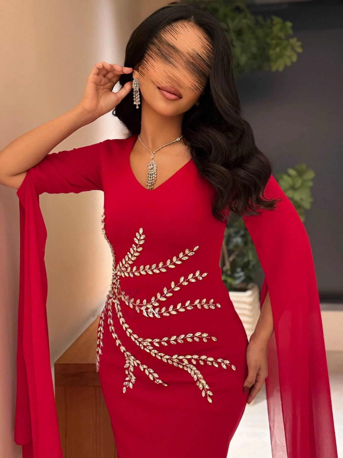 فستان سهرة ماسك بأكمام طويلة