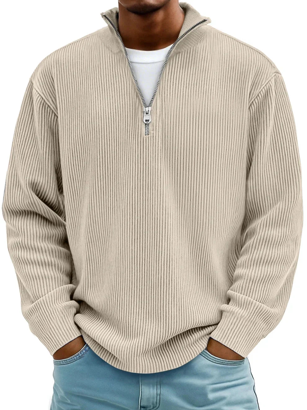 Modischer, trendiger Pullover