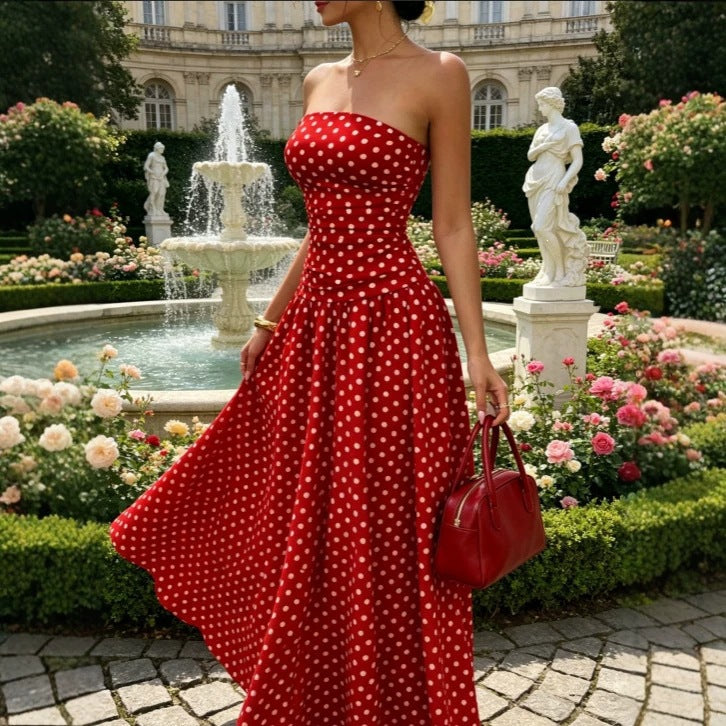 Trägerloses Polka-Dot-Midikleid mit Raffung und A-Linie