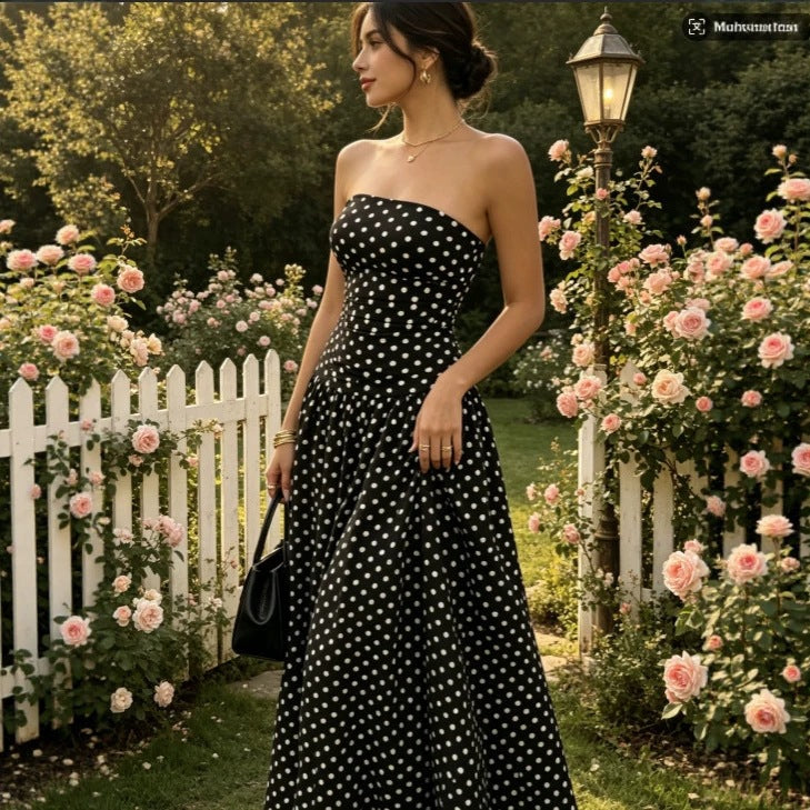 Trägerloses Polka-Dot-Midikleid mit Raffung und A-Linie